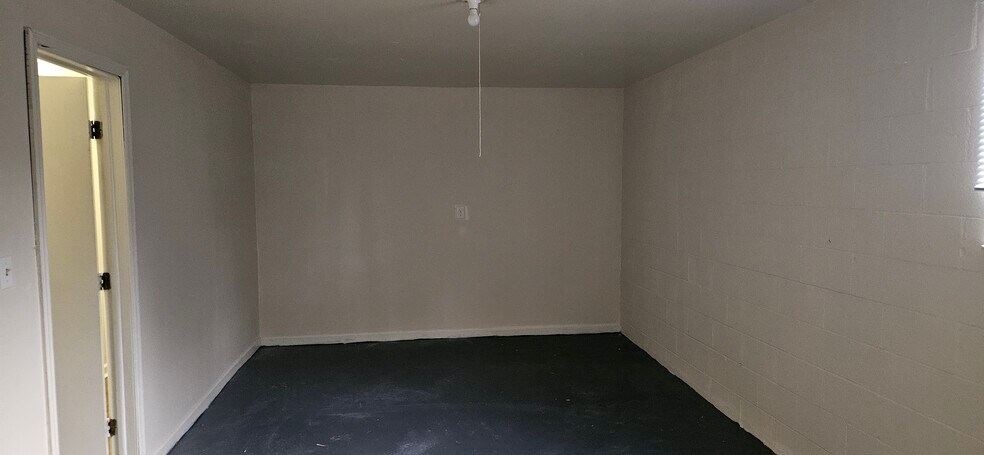 Garage - 232 Cincinnati Ave