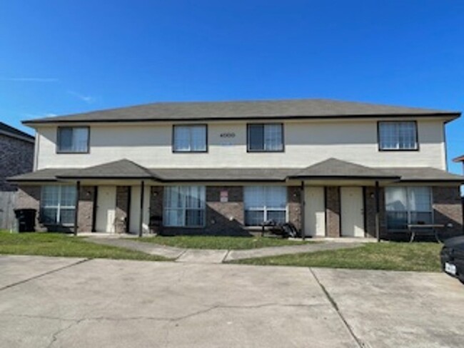 Primary Photo - Amazing Three-Bedroom Townhome!