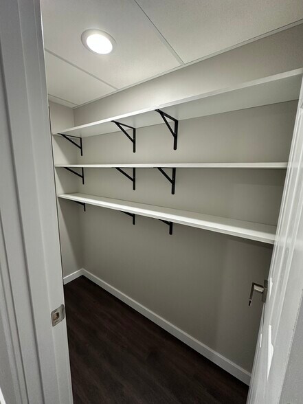 Building Photo - 2571 Woodmeadow Dr SE