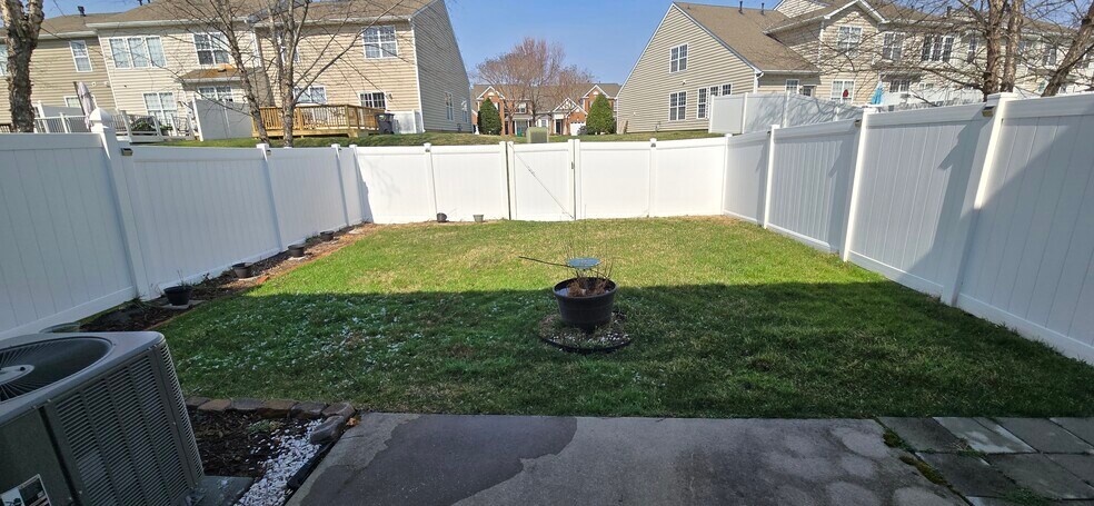 Building Photo - 848 Parkland Pl