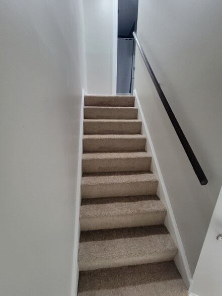 Building Photo - 482 Duane Terrace