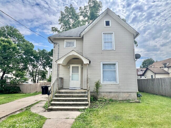 Building Photo - 812 Woodward Ave