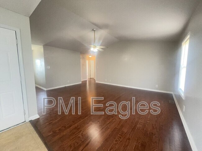 Building Photo - 102 Milard Ct