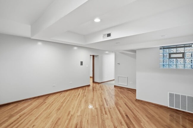 Building Photo - 5203 S Woodlawn Ave