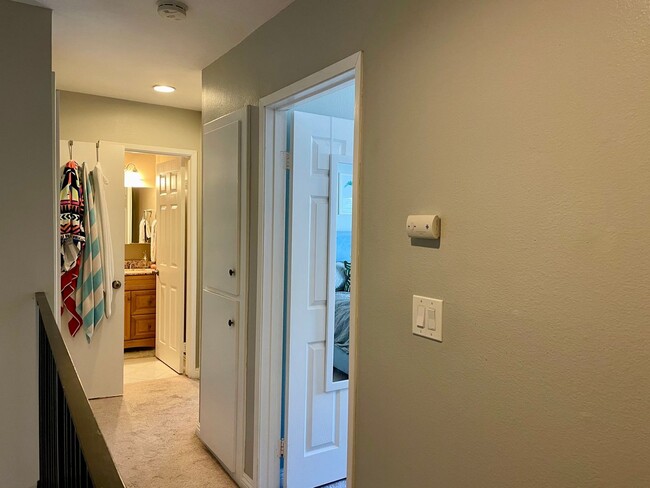 Building Photo - Spacious 2-Bedroom UTC Townhome with Garag...