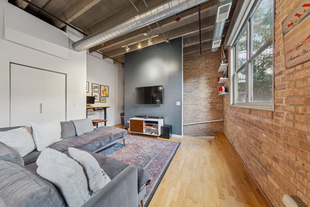 Building Photo - 1740 N Maplewood Ave