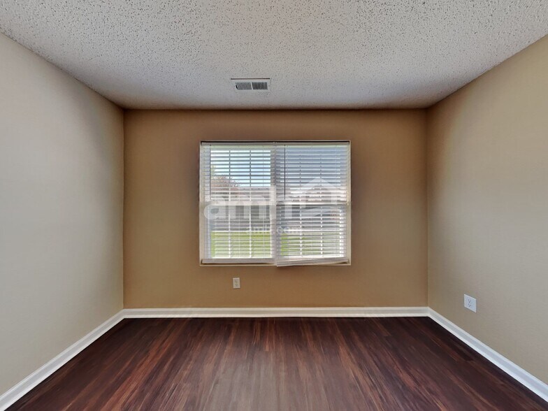 Building Photo - 5833 Cabot Dr