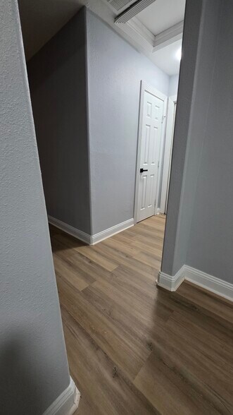 Building Photo - 9426 Sandra St