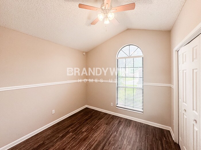 Building Photo - 3847 English Colony Dr N