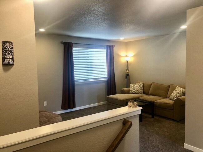 Building Photo - STUNNING 2BD + LOFT HOME WITH LUXURY UPGRA...