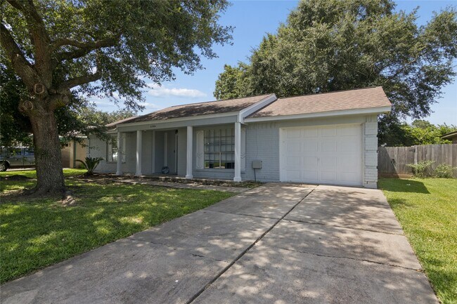 Building Photo - 2504 Ewell Dr