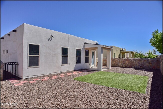 Building Photo - 14664 Sunny Land Ave