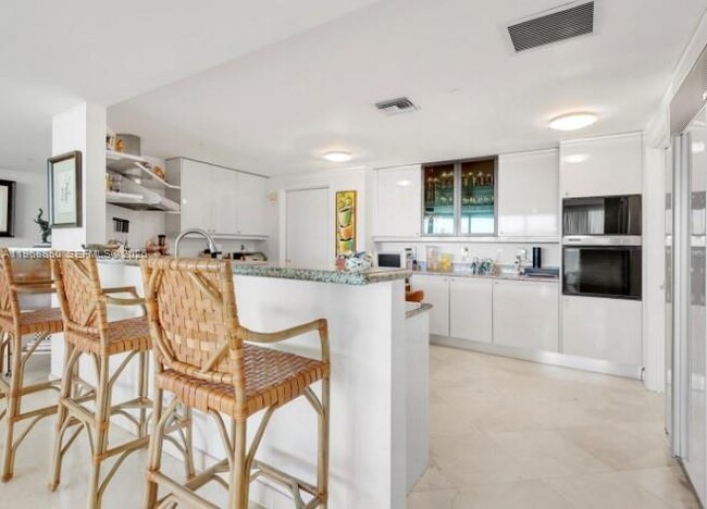 Building Photo - 1643 Brickell Ave