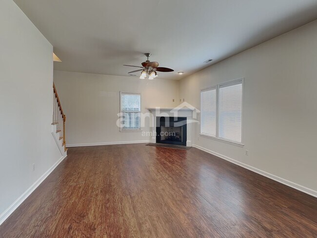 Building Photo - 645 Commander Dr