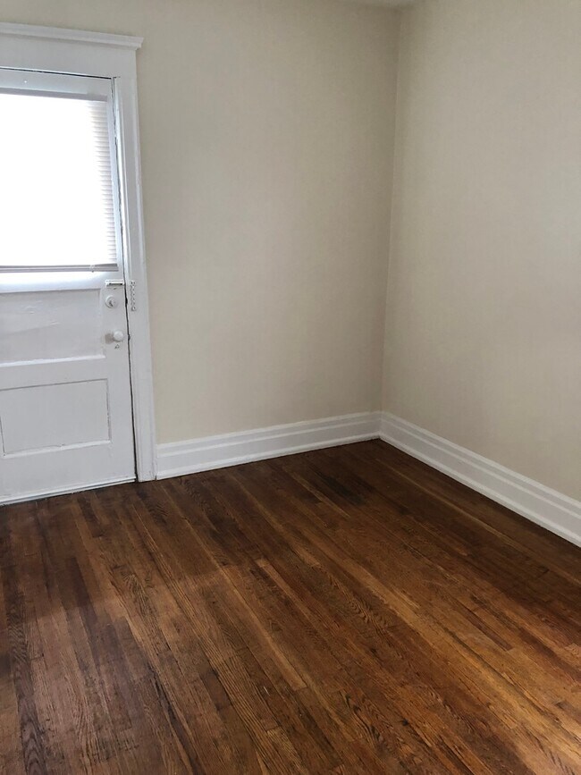 Building Photo - $1,600 - Newly Renovated 3 Bedroom Home With Study