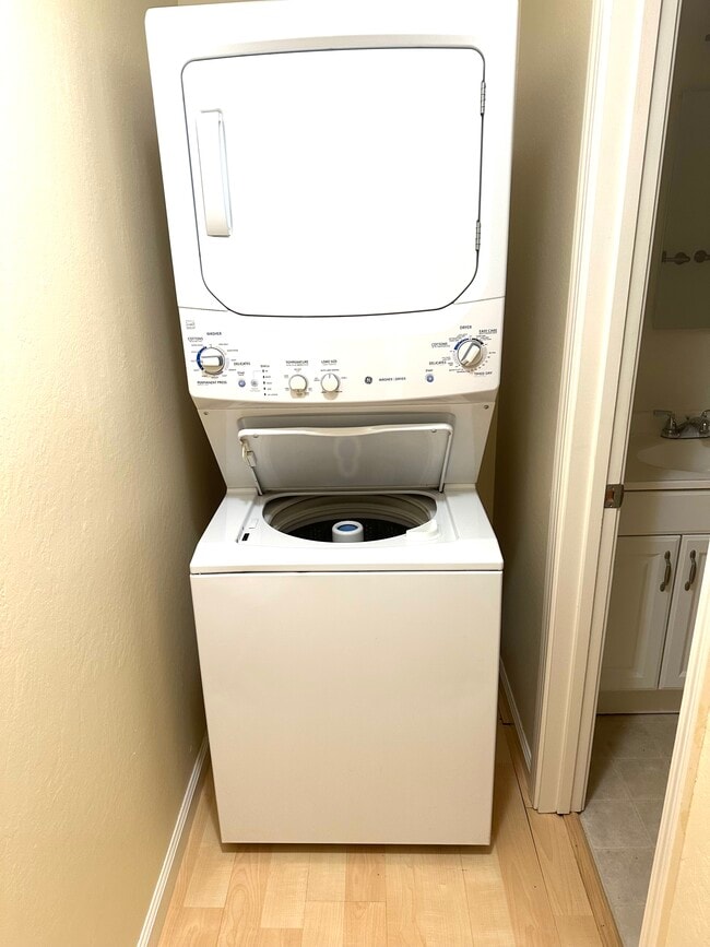 Full size Wash/Dry - 2836 Easy St