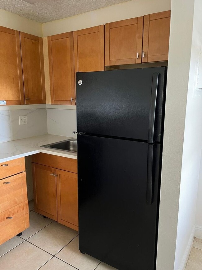 Building Photo - ONE BEDROOM APT FOR RENT IN OAKLAND PARK