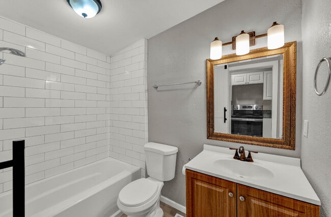 Building Photo - 333 Elm St