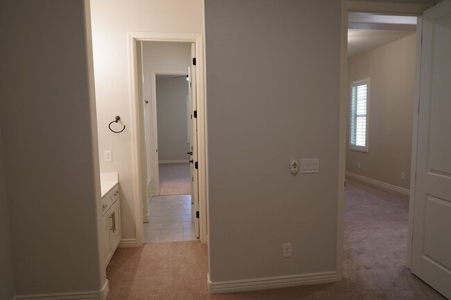 Building Photo - Fetlock