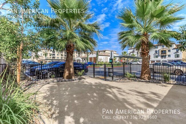 Building Photo - 840 S Magnolia Ave