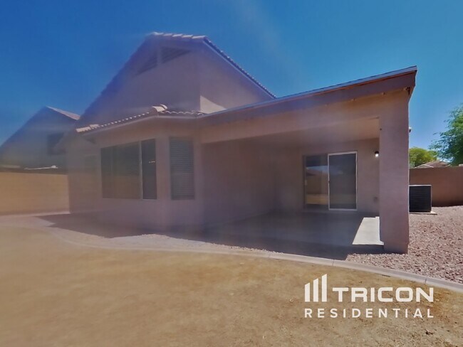 Building Photo - 13712 W Solano Dr