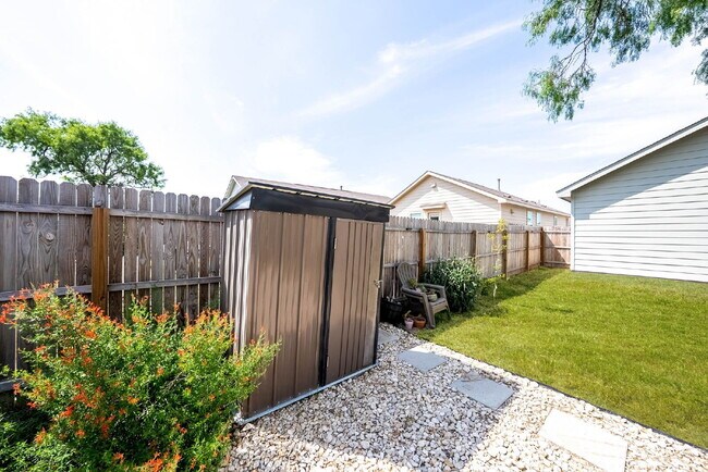 Building Photo - 3 Bedroom Single-Story Home for Rent with ...