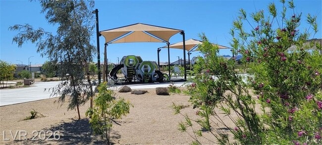 Building Photo - Spacious Henderson Townhome with Balconies and Resort Amenities