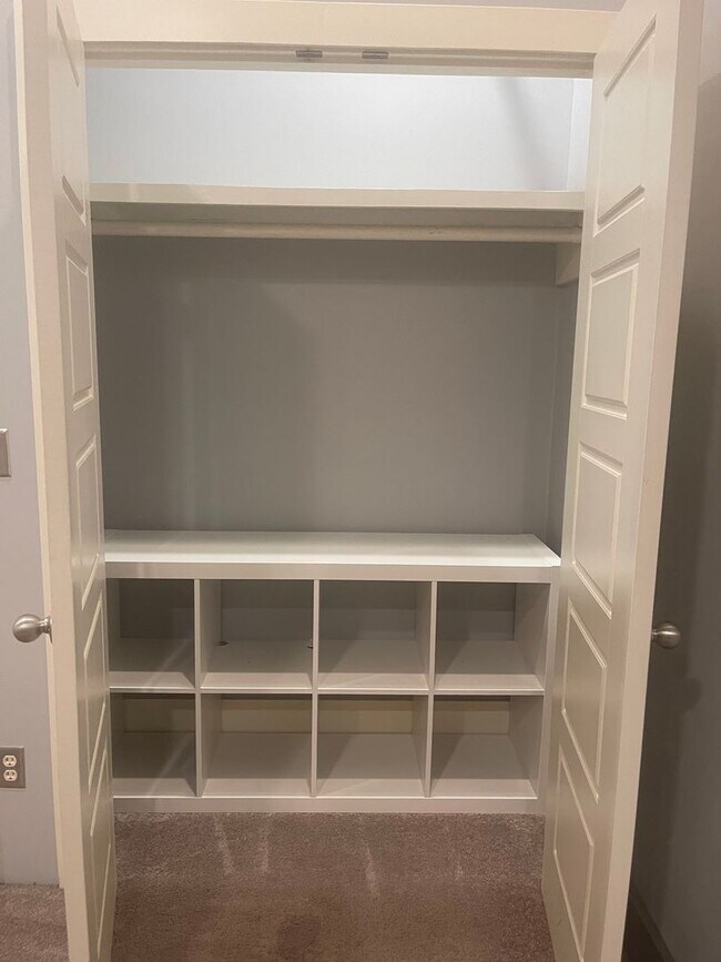 Building Photo - 1/2 off 1st Months rent!!! Chic Downtown Loft – 2 Bed | 1 Bath | Heart of Springfield!