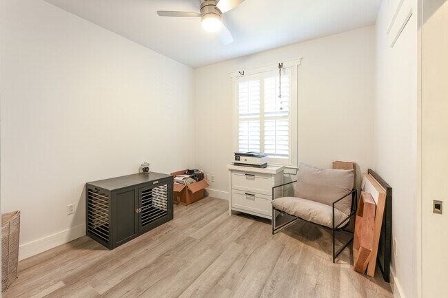 Building Photo - 886 Sedge Ct