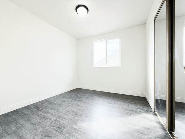 Building Photo - 1440 E 42nd St