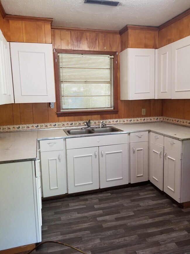 Building Photo - 3132 Charleston Dr