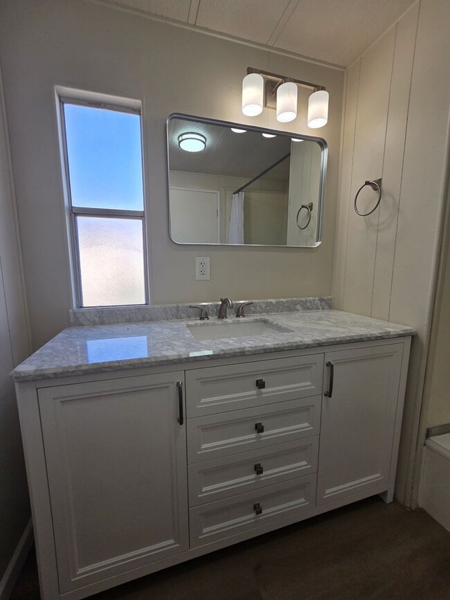 Building Photo - Fully Remodeled 2 bed/2 bath on 2 lots and Huge detached Garage!