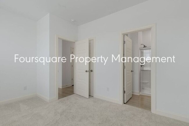 Building Photo - Spacious Townhome with Entry-Level Guest Suite, Washer/ Dryer Included, 2nd floor Balcony & 2-Car...