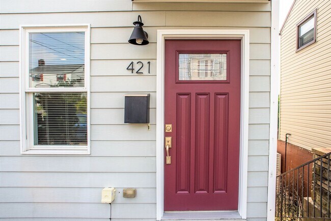 Building Photo - Modern 3-Bedroom 3-Bath  Home for Rent in Mt Washington, Pittsburgh, PA