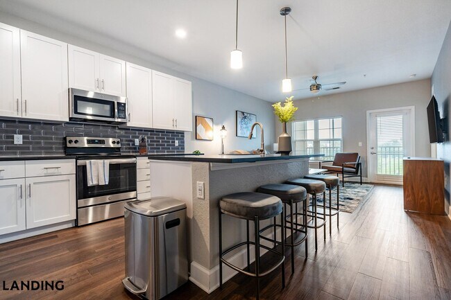 Building Photo - 918 Aventine Dr