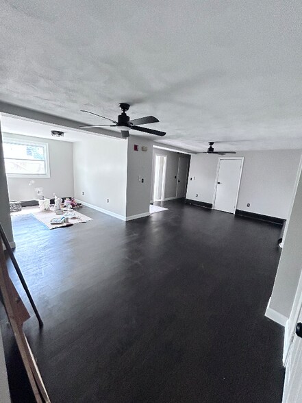 Building Photo - 102 Laurens St