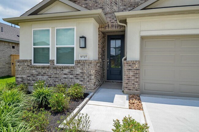 Building Photo - 9727 Rialto Hts Dr