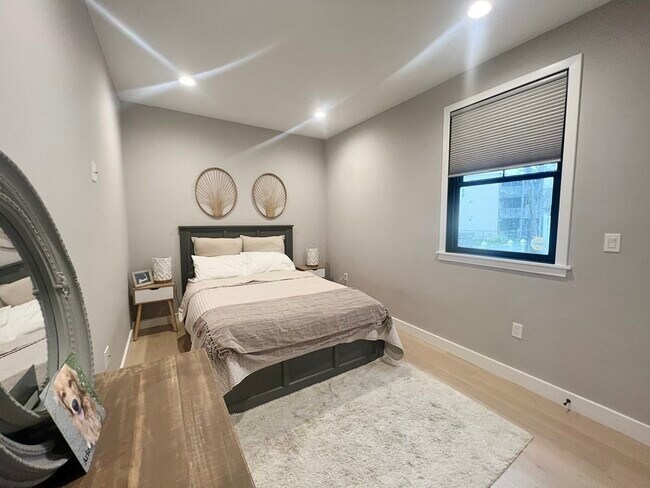 Building Photo - 360 Meridian St