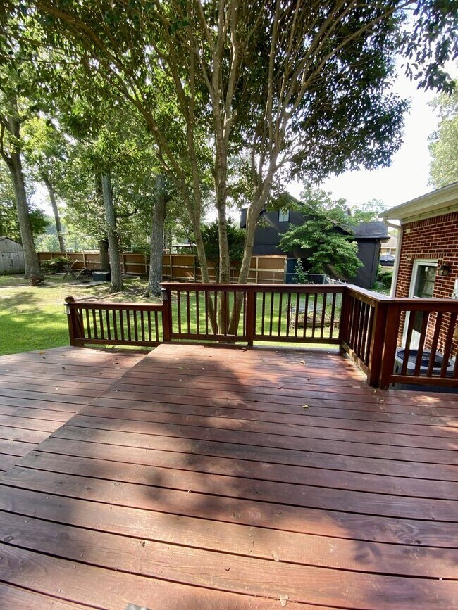 Building Photo - Beautiful Elizabeth River Home