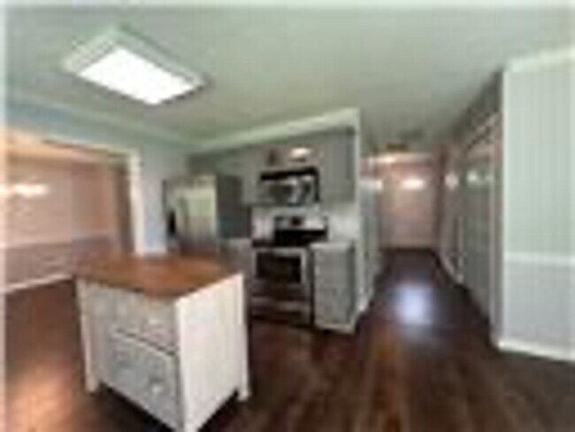 Building Photo - Beautiful Single-Family 3BR Cozy Home