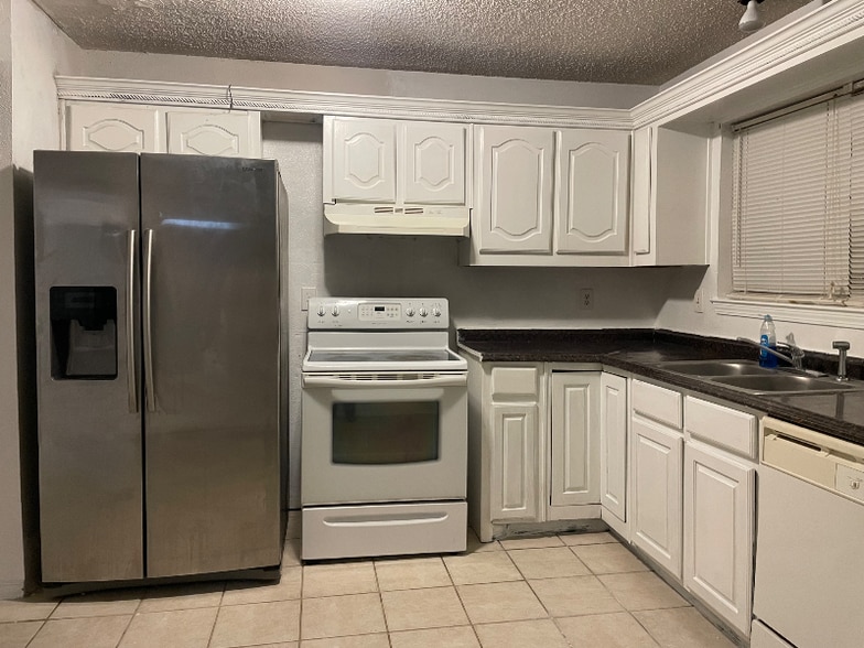 Primary Photo - 10636 Wessex Dr