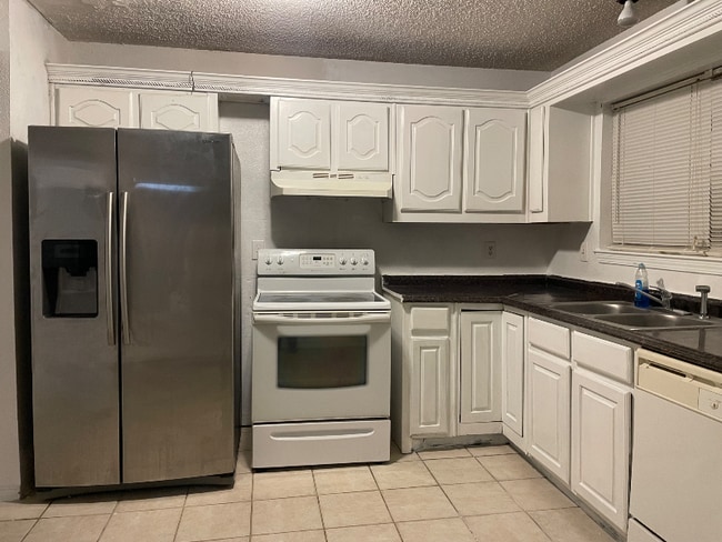 Building Photo - 10636 Wessex Dr