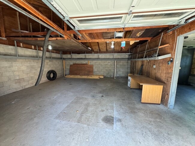 Building Photo - Large Moline Home with 3-Car Garage, Privacy, and Plenty of Space