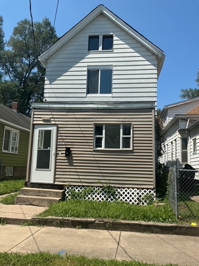 Building Photo - 3 Bedroom / 1 Bathroom House in Peoria