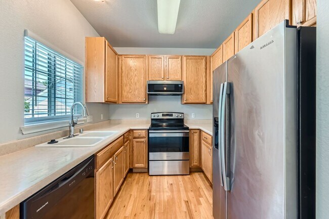 Building Photo - 4 bed /2.5bath Charming Home in Aurora