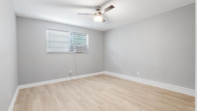 Building Photo - 626 SW 14th Ave