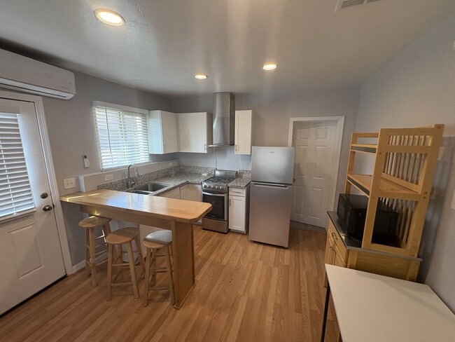 Building Photo - Beautiful furnished studio apartment