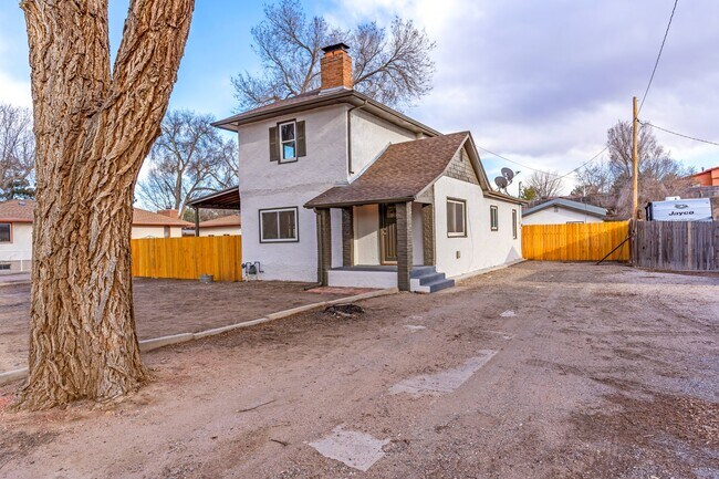 Primary Photo - 2072 Oriole Rd