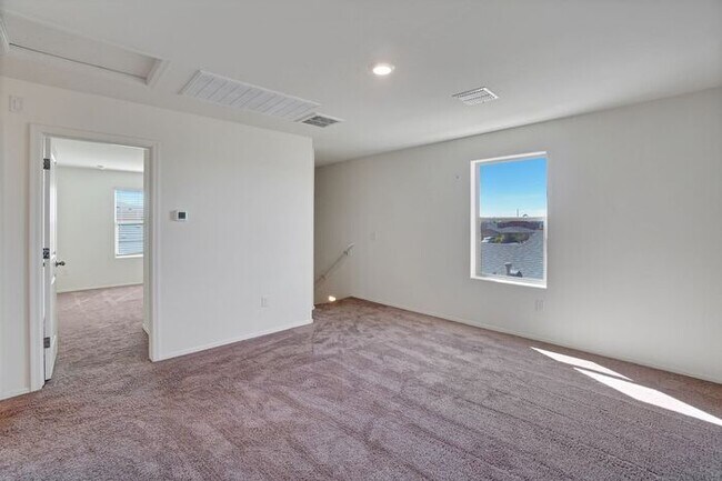 Building Photo - 4051 E Braddock Dr