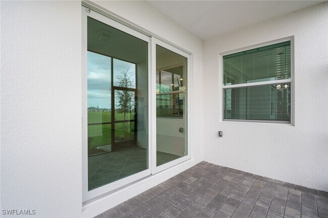 Building Photo - 15345 Grn Acrs Ave